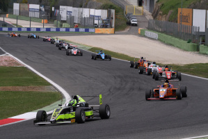 Le monoposto di F.4 nell'ultima gara di Vallelunga