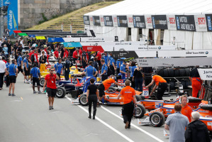 La pit lane del circuito di Norisring con le monoposto della European Fia F.3